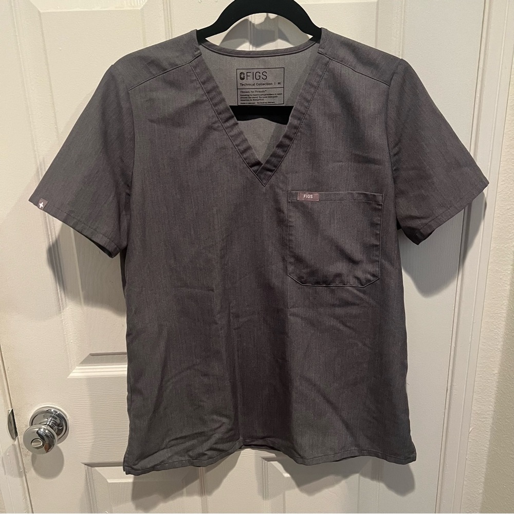 Figs Women’s One Pocket Scrub Top in Graphite, Size M..